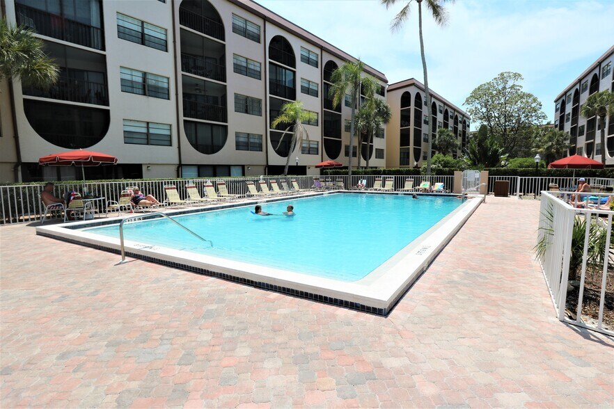 Building Photo - 1015 Anglers Cv