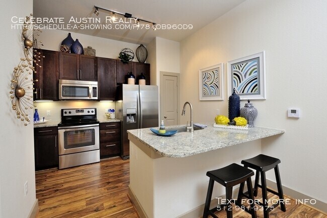 Building Photo - Broadstone 8100