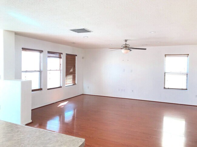 Building Photo - Spacious 4 bedroom Northern Meadows Home with Refriderated Air!
