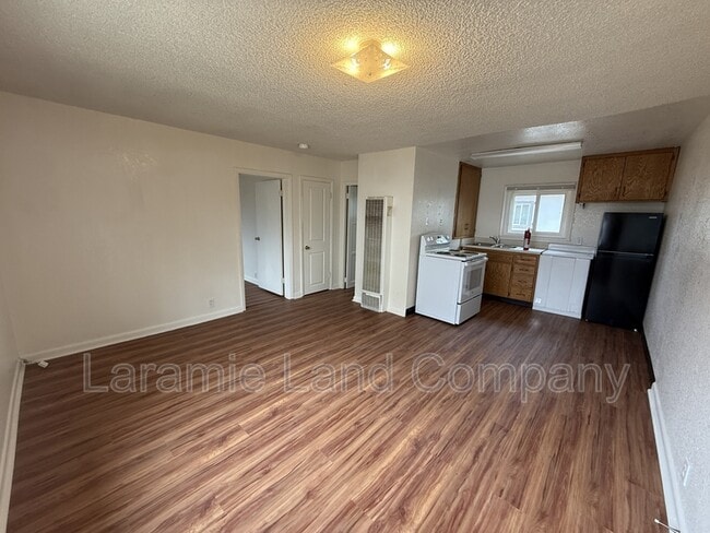 Building Photo - 859 N 4th St