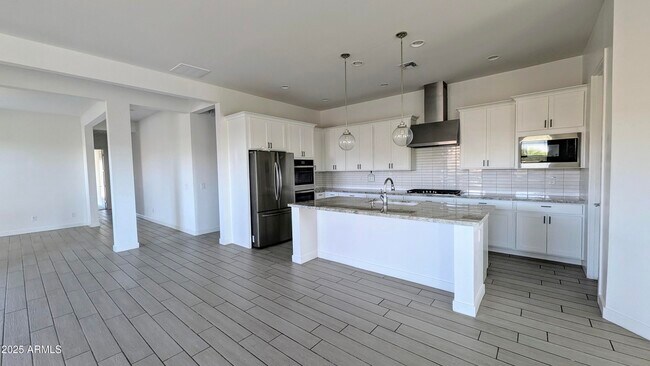 Building Photo - 9414 S 7th Pl