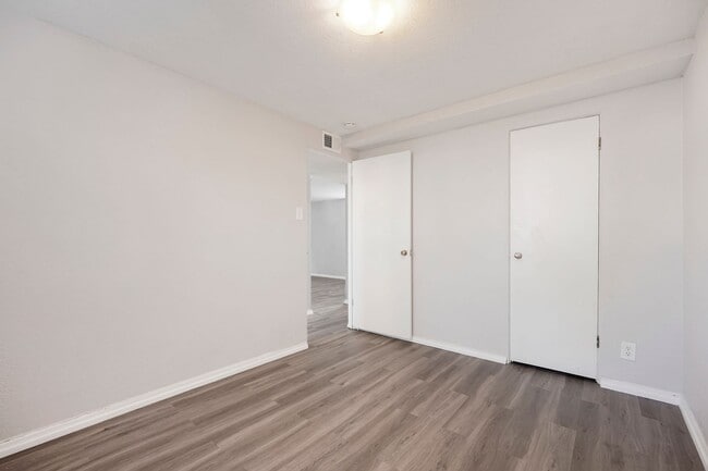 Building Photo - Adorable 1 bedroom apartment on first floor