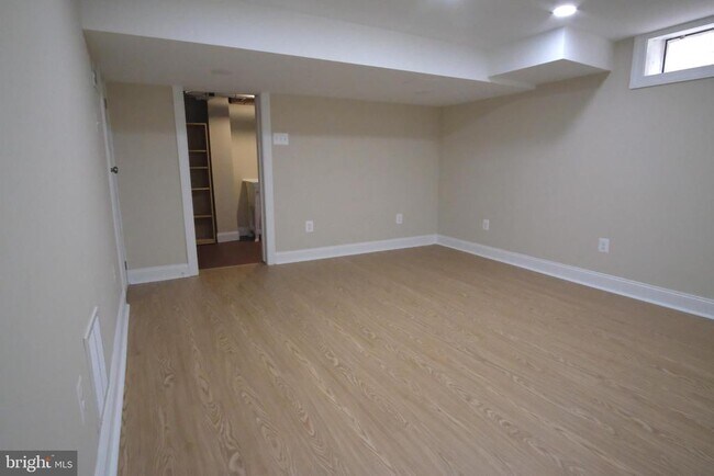 Building Photo - 632 Faraday Pl NE