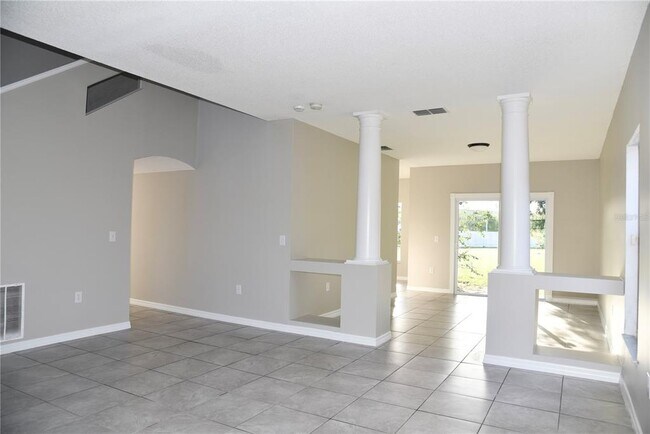 Building Photo - 341 Aylesbury Ct