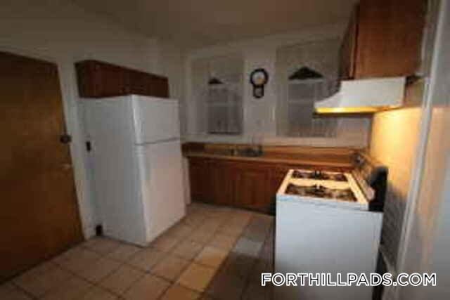 Building Photo - 4 Centre St