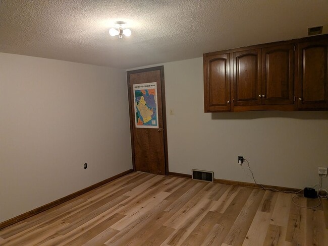 Building Photo - 2513 Lilac Dr
