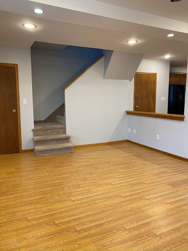 Building Photo - 116 E Elm St