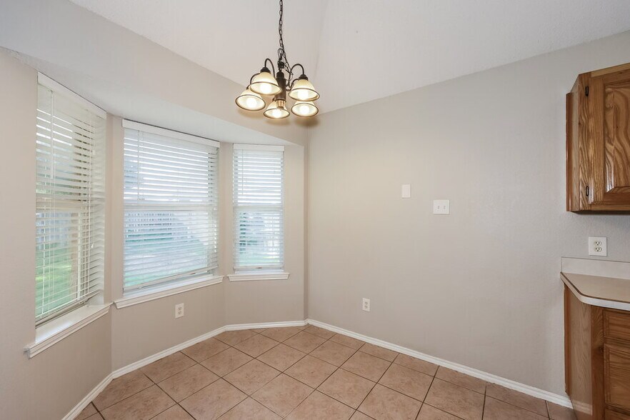 Building Photo - 621 Pleasant Valley Dr