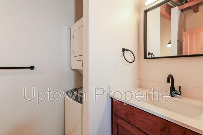 Building Photo - 1515 N Rosa Parks Way