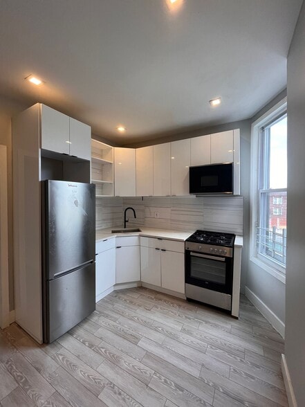 Primary Photo - 88 Wallis Ave