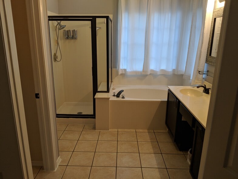 Building Photo - 1308 Meadow Lark Dr