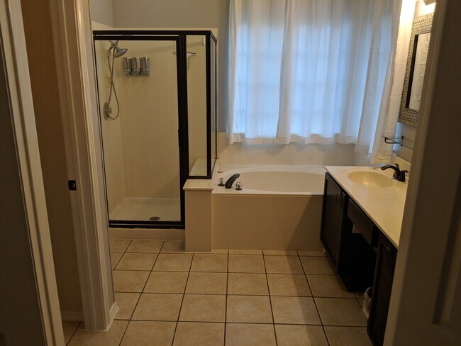 Building Photo - 1308 Meadow Lark Dr