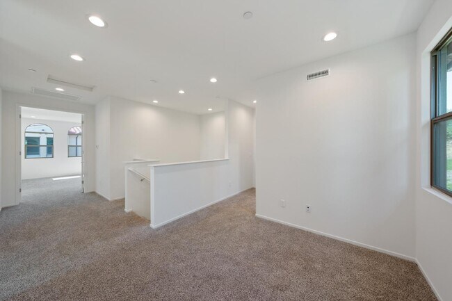 Building Photo - 822 Francesca Dr