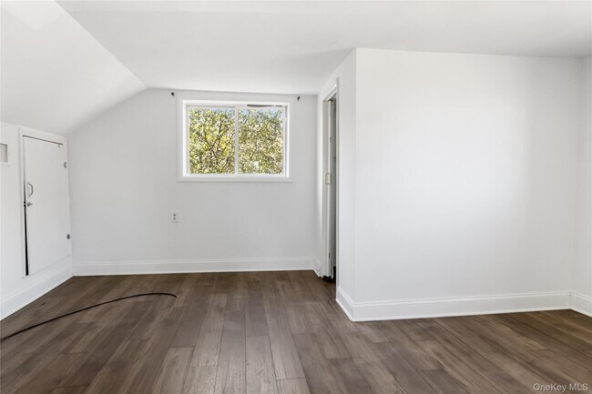 Building Photo - 13 Strack Rd