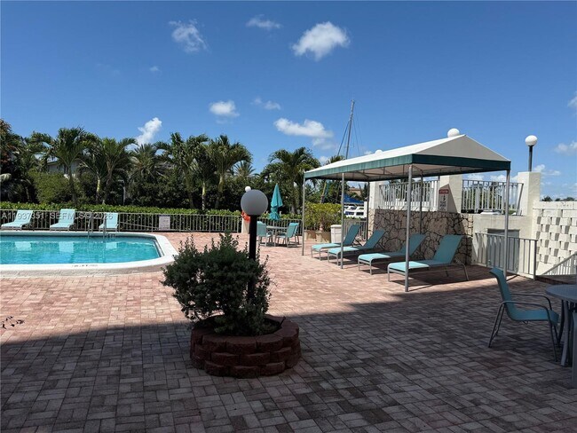 Building Photo - 401 Golden Isles Dr