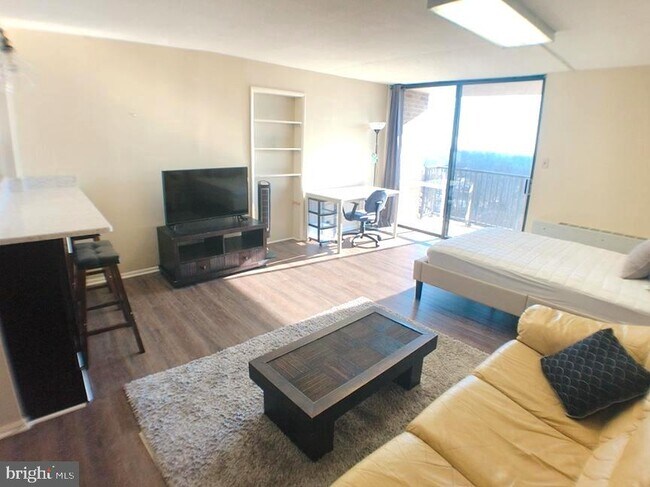 Building Photo - 118 Monroe St