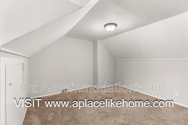 Building Photo - 7404 Village Dr