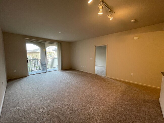 Building Photo - Lovely 1 Bedroom 1 Bath Condo in the Desir...