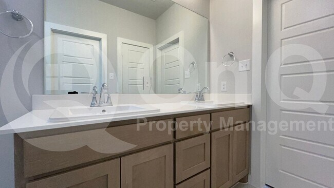 Building Photo - 912 Jackrabbit St