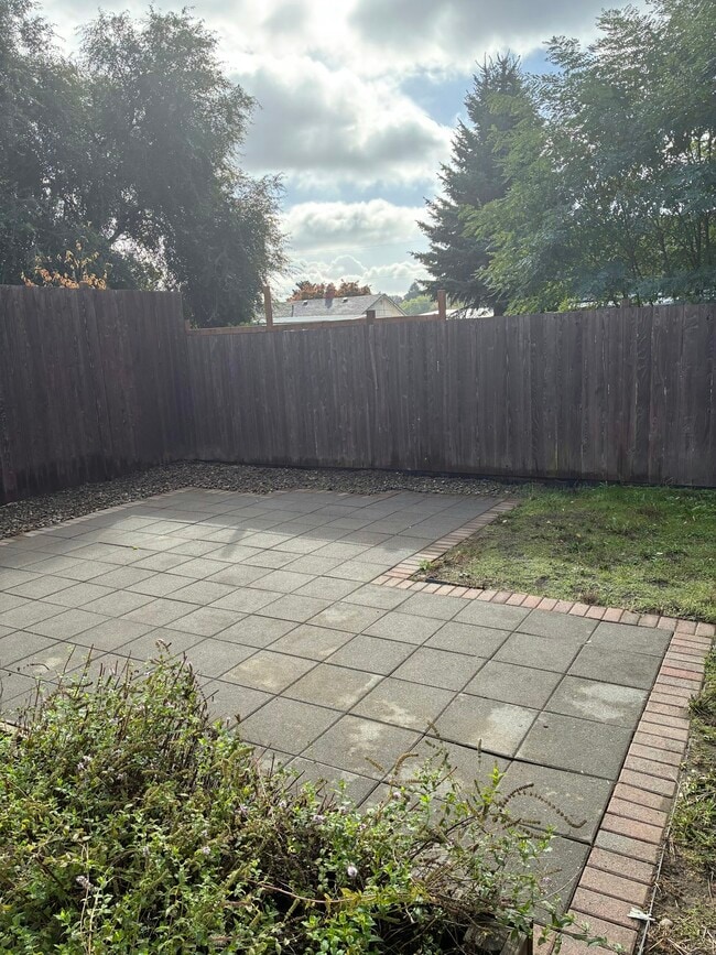 Building Photo - 13380 SW Farmington Rd