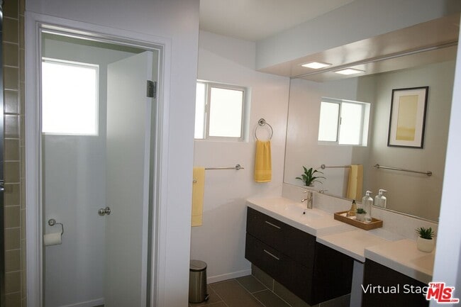 Building Photo - 2657 Zorada Dr