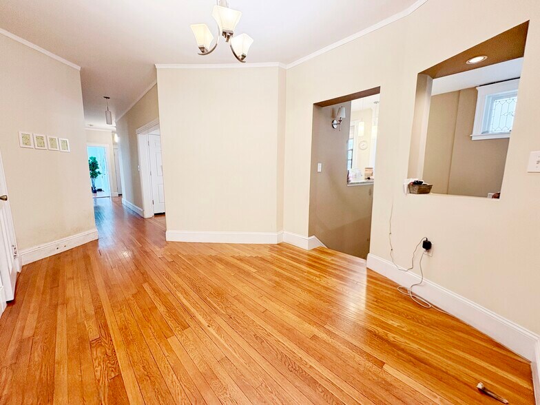 Building Photo - 184 Saint Paul St