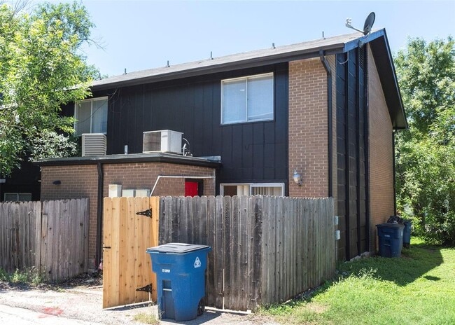 Building Photo - 8809 Dawnridge Cir