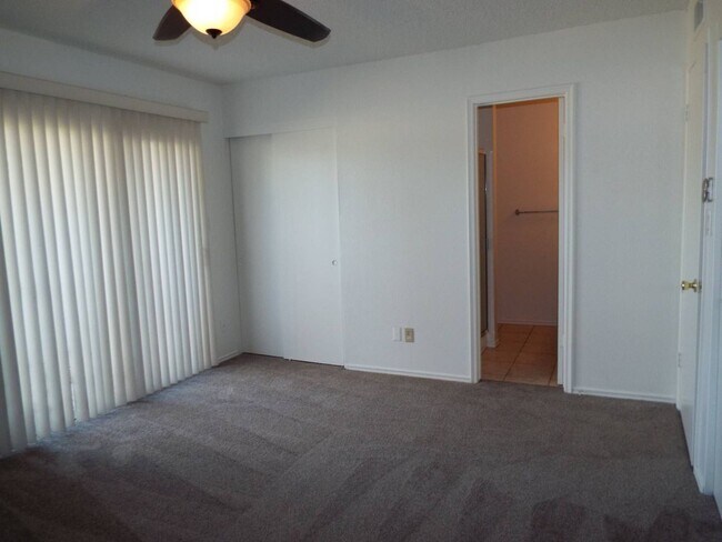 Building Photo - 2 BEDROOM 2 BATHROOM TEMPE CONDO