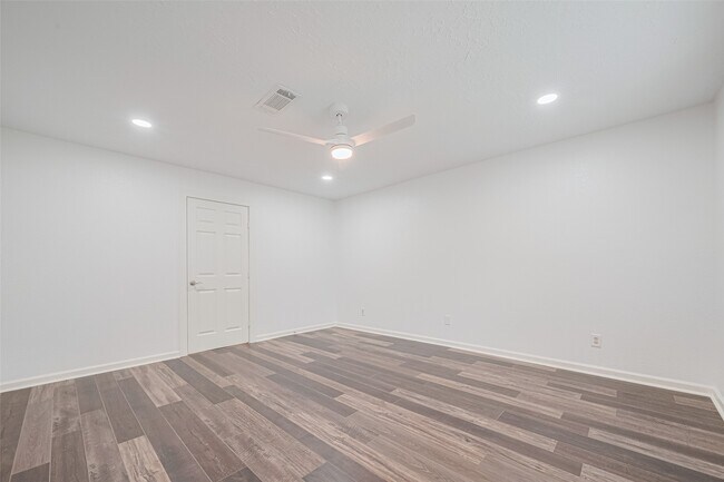 Building Photo - 5303 Lookout Mountain Dr