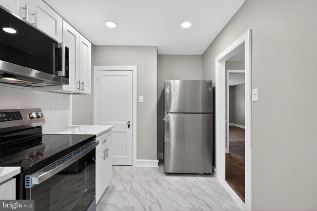 Building Photo - 7539 Mayland St