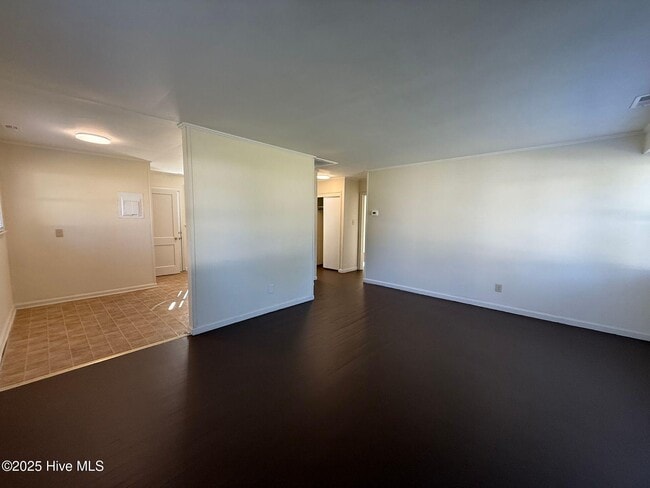 Building Photo - 2261 Onslow Dr