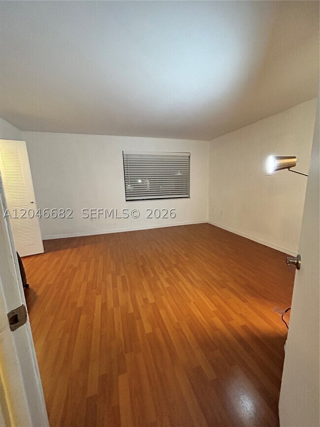 Building Photo - 9421 Fontainebleau Blvd