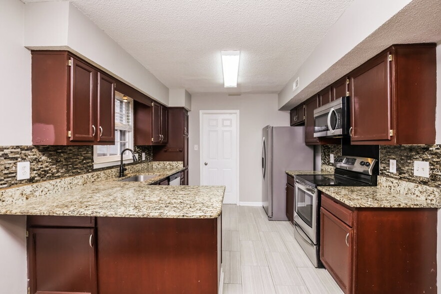 Building Photo - 2805 Fernhurst Ct