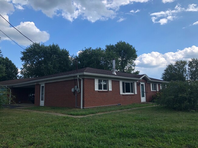 Building Photo - 3 bedroom ranch home Available August 2025...