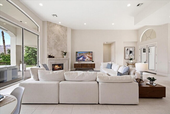Building Photo - 78905 Mission Dr W