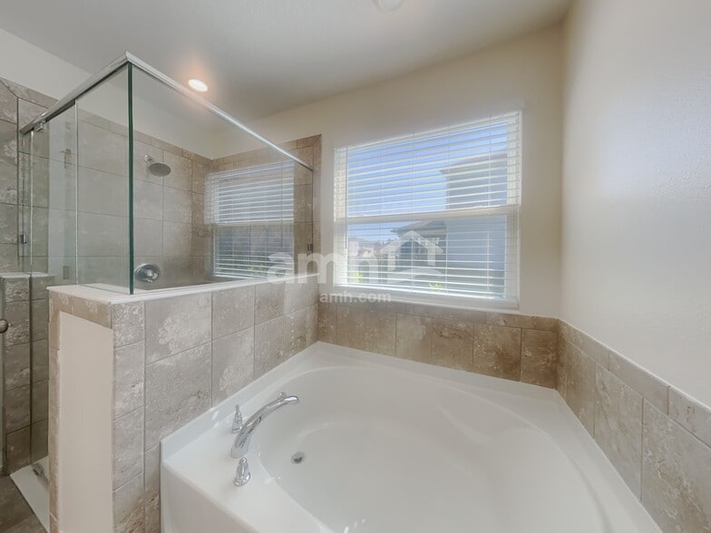 Building Photo - 3965 Heatherbrook Pl