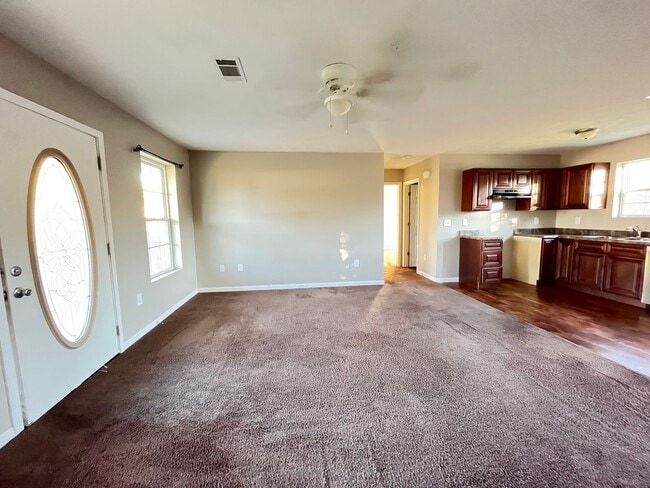 Building Photo - 3 bedroom 2 bath single family home in White Pine