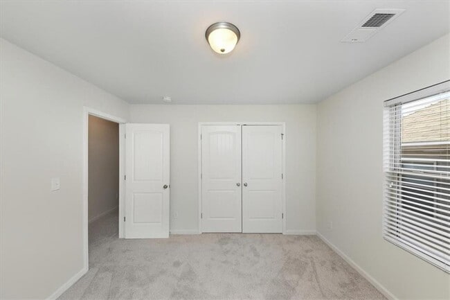 Building Photo - 541 Tulip Ln