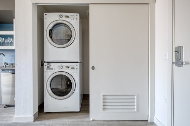 Building Photo - 1530 Belmont Ave