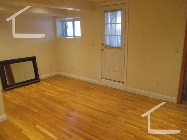 Building Photo - 3 Bed. 2 Full Baths. in Brookline, Steps f...