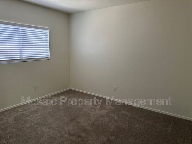 Building Photo - 1543 S Danielson Way