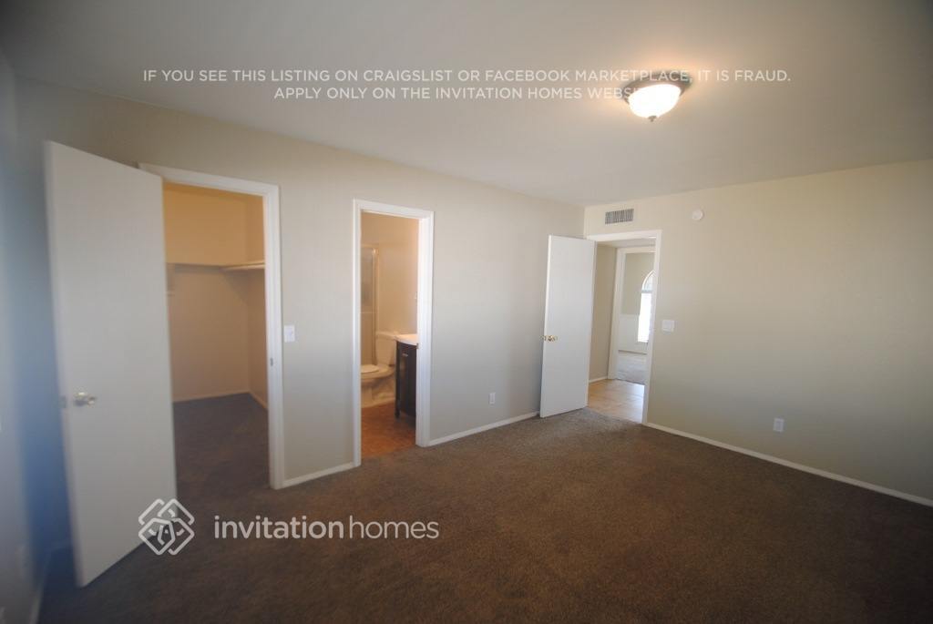 Building Photo - 656 S Robin Ln
