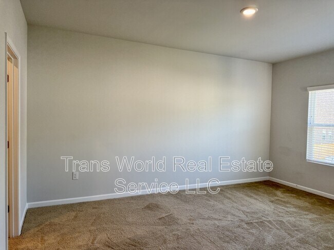 Building Photo - 2090 Ecoland Dr