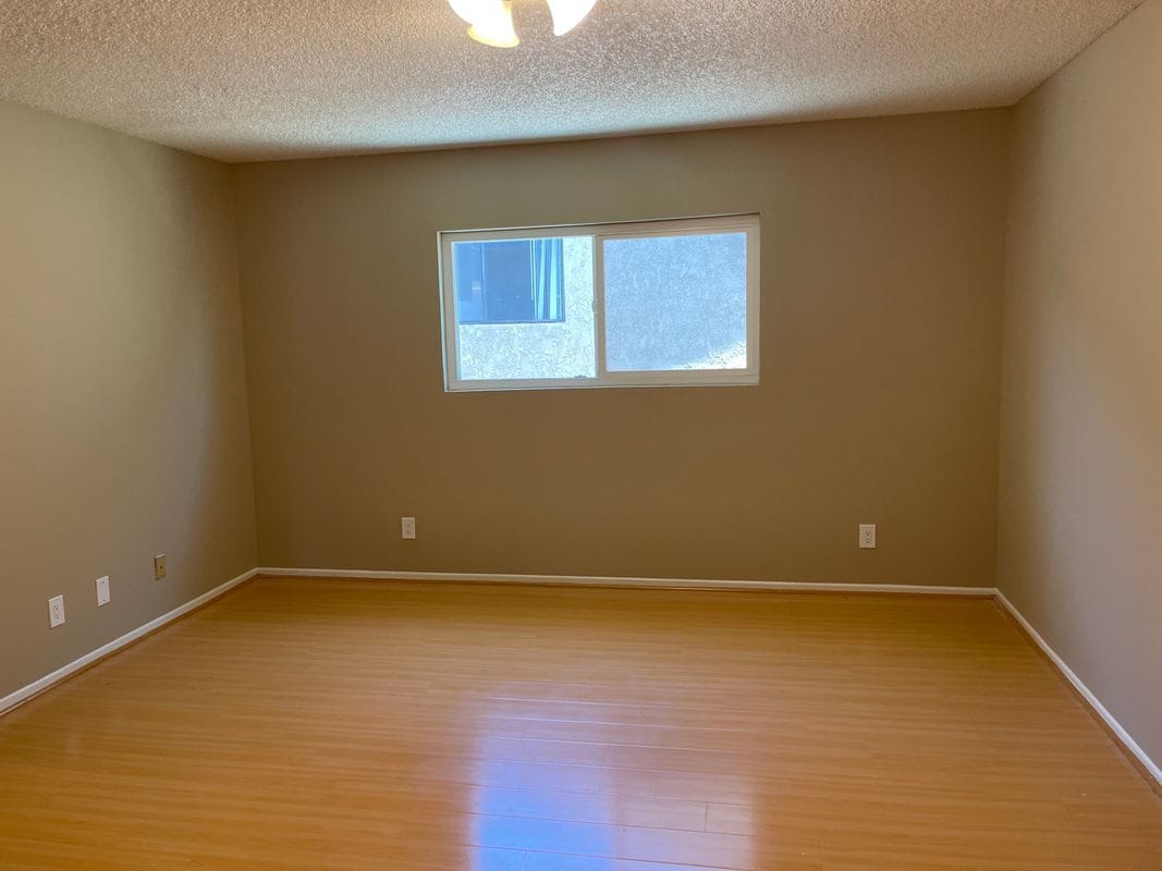 Building Photo - 434 E Tujunga Ave