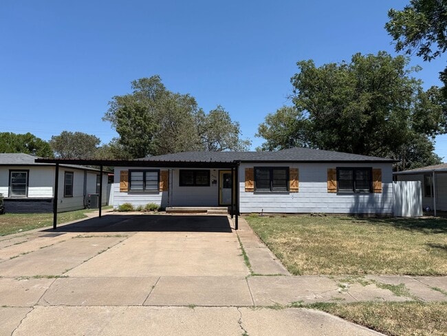 Primary Photo - August move in