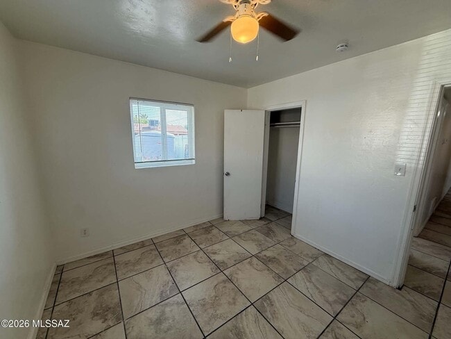 Building Photo - 4634 E Montecito St