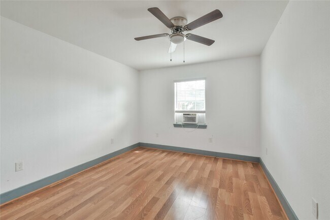 Building Photo - 5320 Polk St