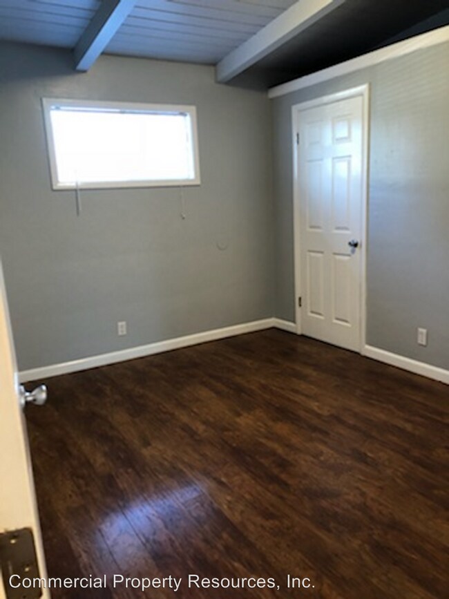 Building Photo - 825 Waverly Dr SE