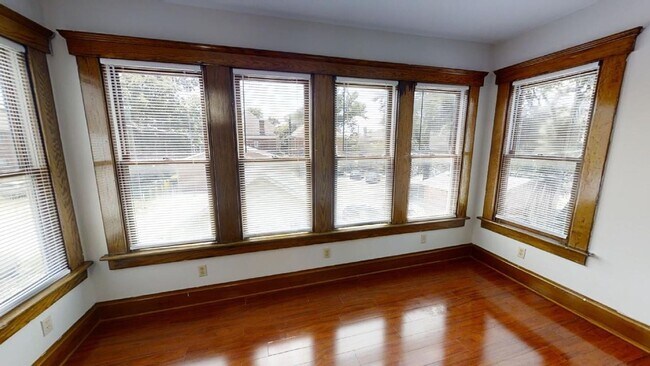 Building Photo - 297 E 16th Ave