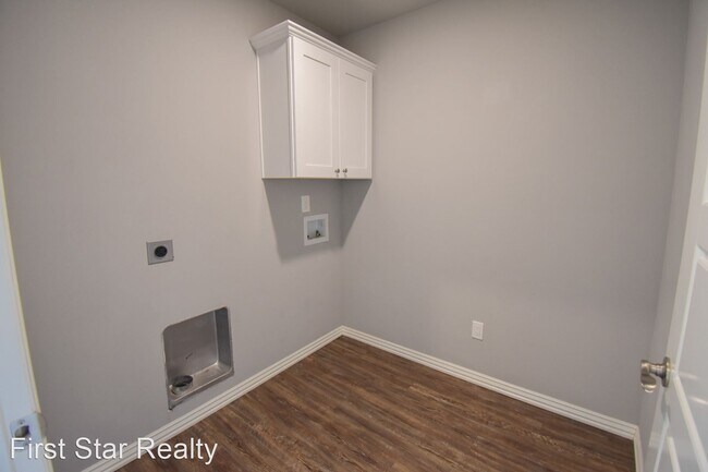 Building Photo - 4 br, 2 bath House - 760 Captain Marshall ...